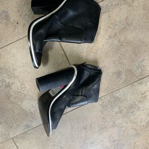 VTG TOPSHOP PEEP TOE BOOTIES